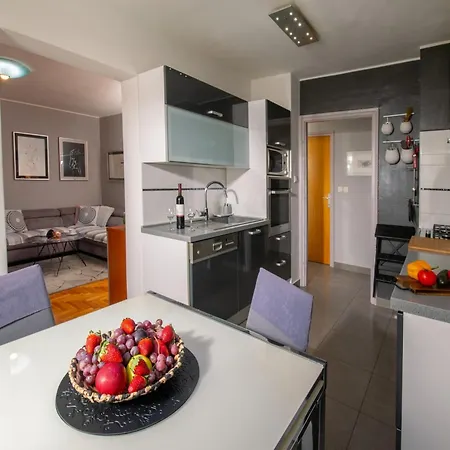 Point - Two Bedroom With Balcony Πούλα