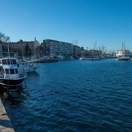 Point - Two Bedroom With Balcony Apartment Pula